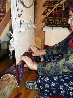Kazak - vegetable dyes, hand spun, cand carded wool