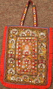 1126 India Handbag 01'02"X01'06"