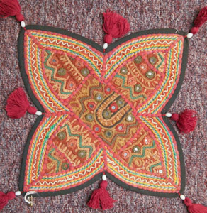 1678 India Wall Hanging 01'00"X01'00"