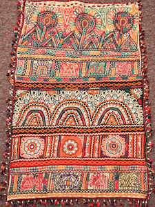 1747 India Handbag 02'01"X03'00"