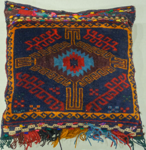 2473 Afghanistan Pillow 00'18"X00'18"
